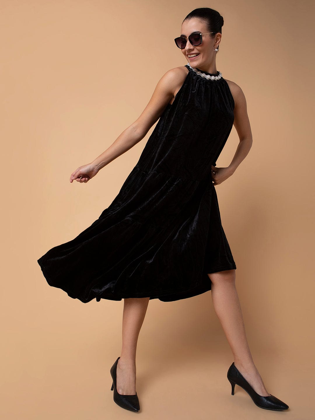 Women's Black Sleeveless A-Line Midi Dress