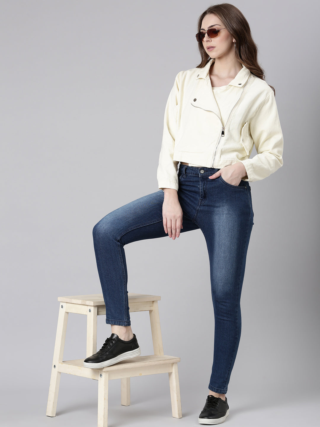 Women's Cream Spread Collar Crop Denim Jacket